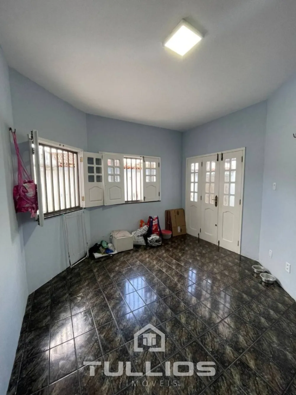 VENDA - Casa com 3 quartos no Cohatrac.