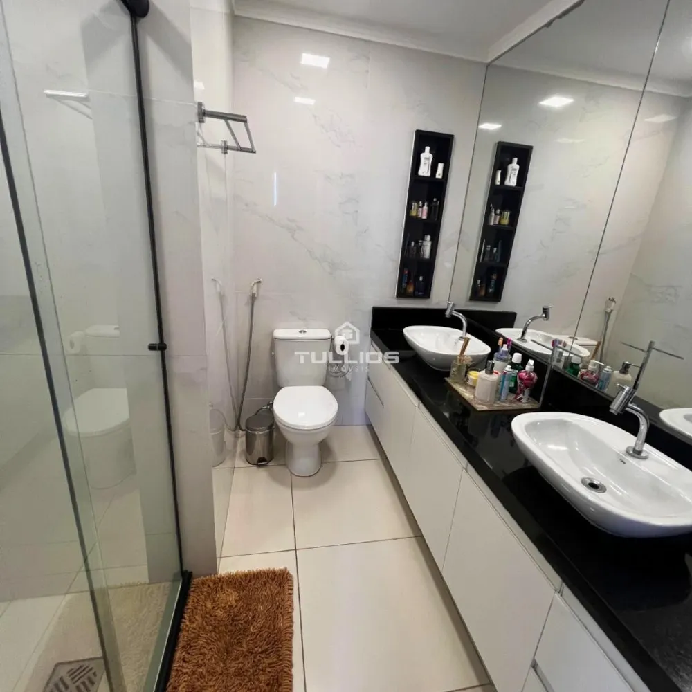 Apartamento à Venda na Península – Elegância e Vista Mar