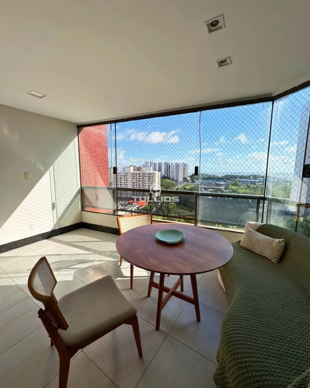 Exclusividade, espaço e vista mar – apartamento à venda no Renascença