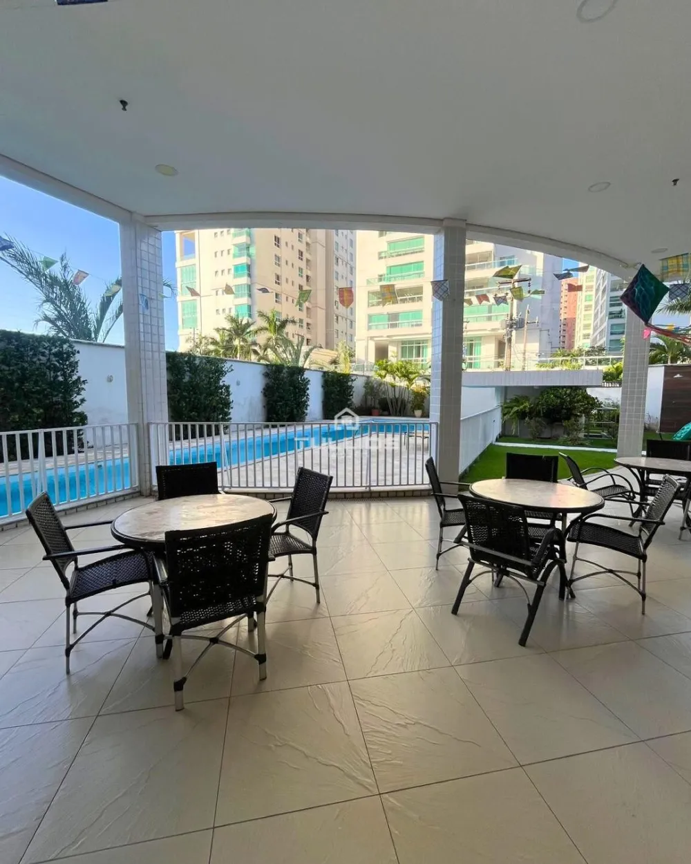 Apartamento à venda na Península – Alto padrão, vista mar e porteira fechada.