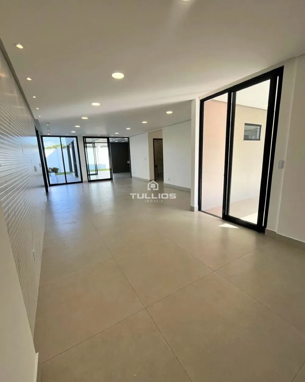 Casa Nova à Venda – Alphaville