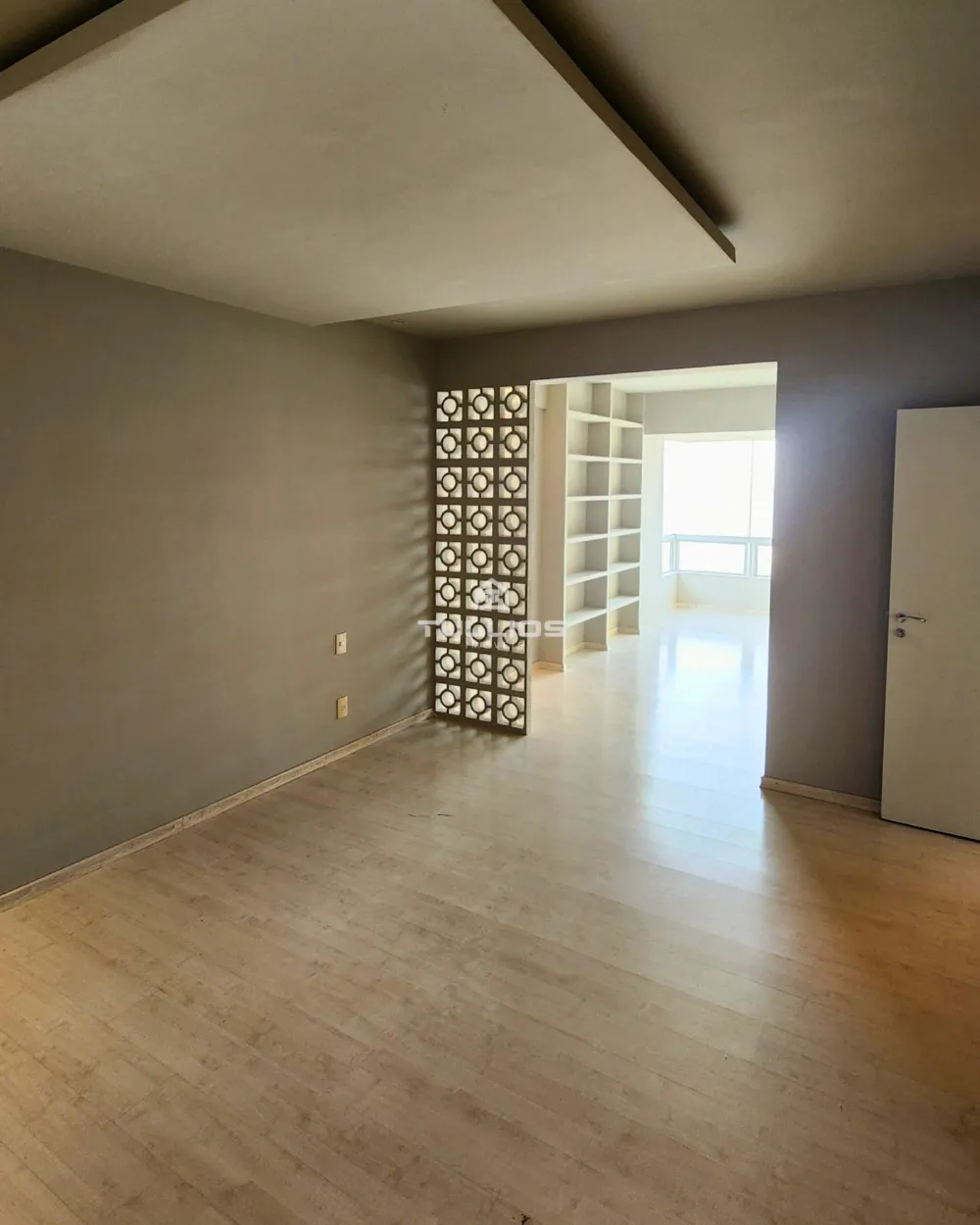 Apartamento de Alto Padrão com Vista Eterna para o Mar – Península