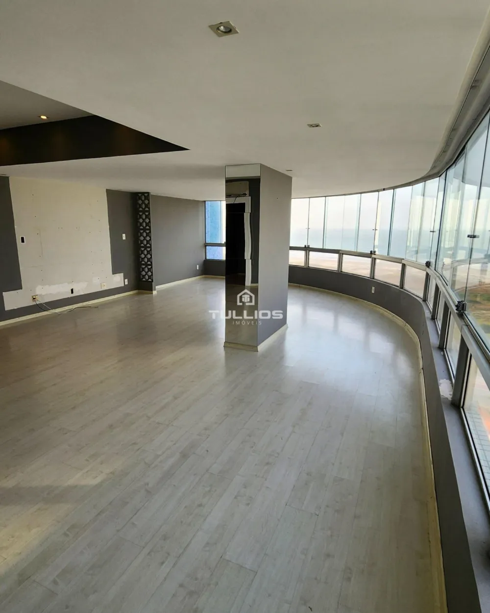 Apartamento de Alto Padrão com Vista Eterna para o Mar – Península