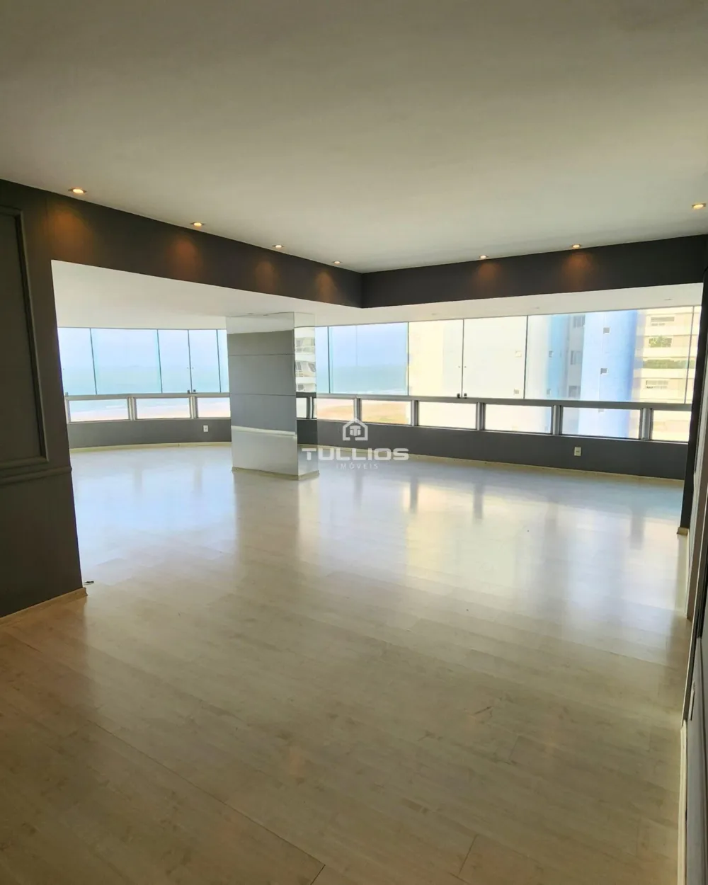 Apartamento de Alto Padrão com Vista Eterna para o Mar – Península