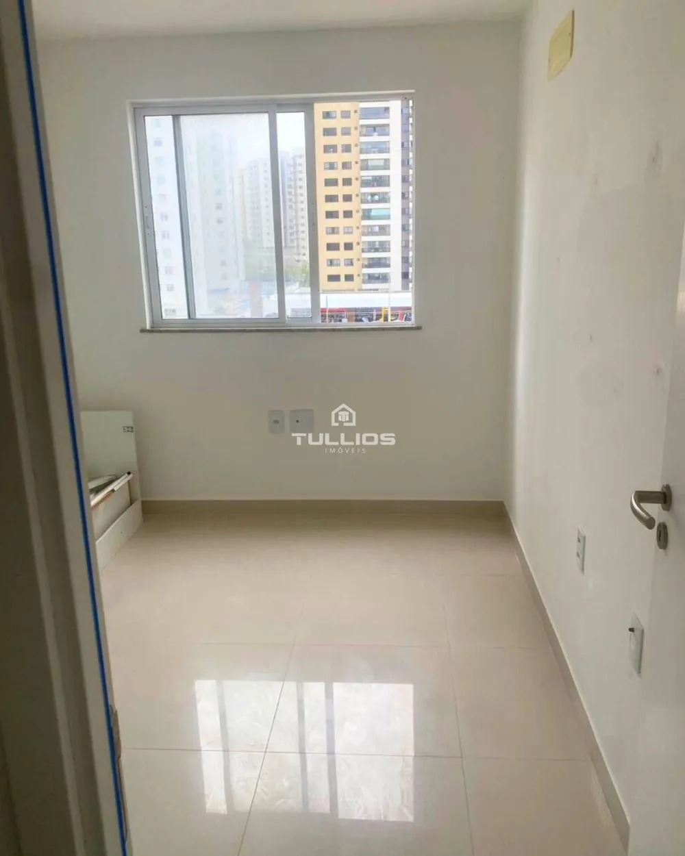 Excelente apartamento à venda na Av. dos Holandeses: