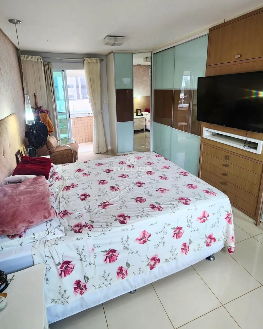 Apartamento na Ponta do Farol, com localização privilegiada e um padrão de conforto que impressiona.