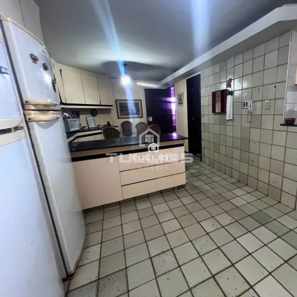 Venda- Apartamento com 3 suítes no bairro São Francisco