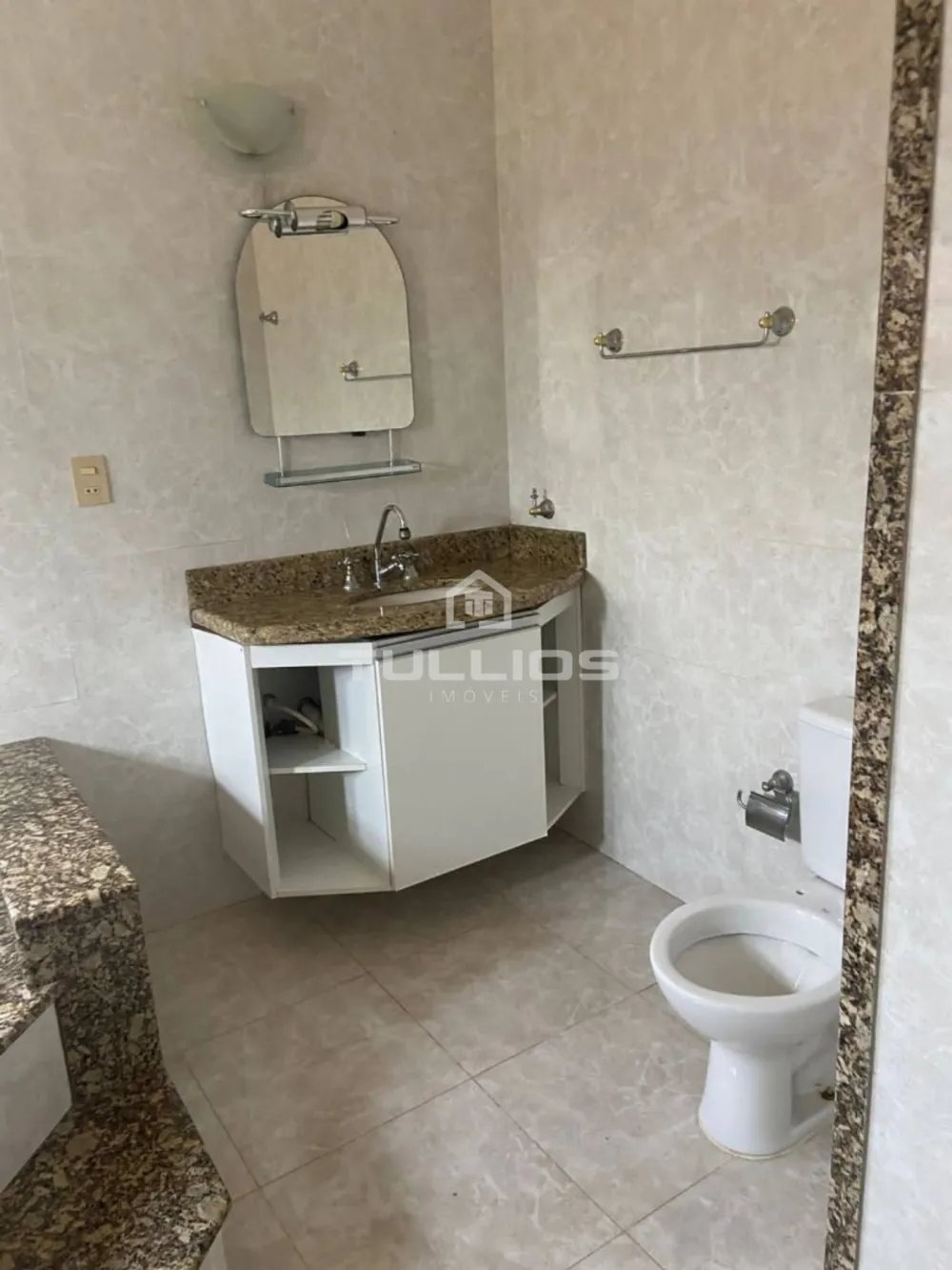 Venda - Casa Duplex com 04 quartos (2 suítes) no Araçagi