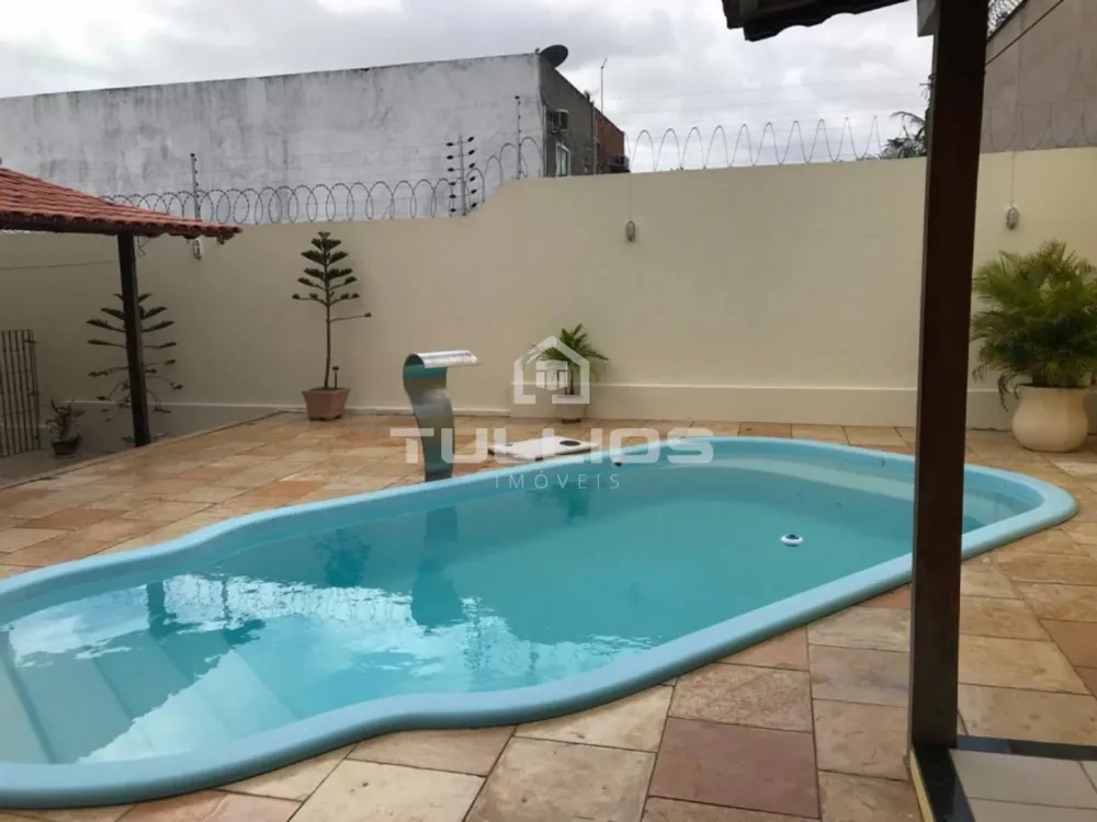 Venda - Casa Duplex com 04 quartos (2 suítes) no Araçagi