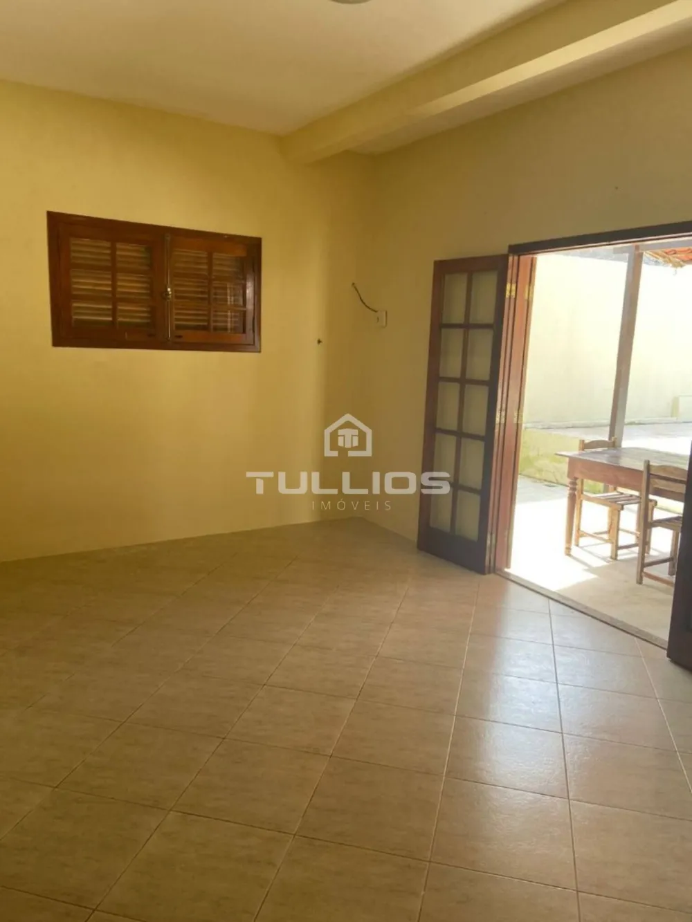 Venda - Casa Duplex com 04 quartos (2 suítes) no Araçagi