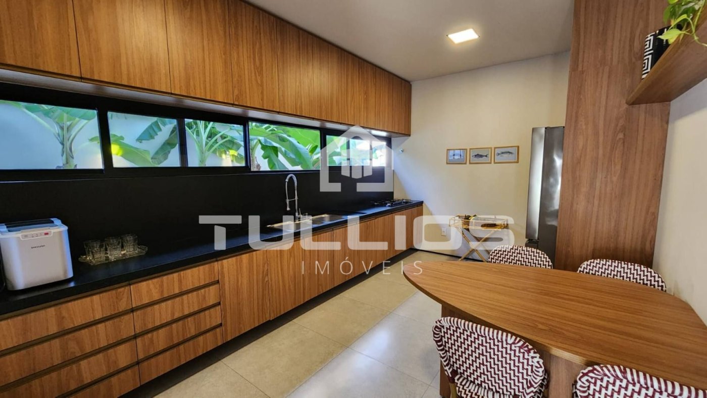 VENDA - Casa com 4 suítes no Araçagy
