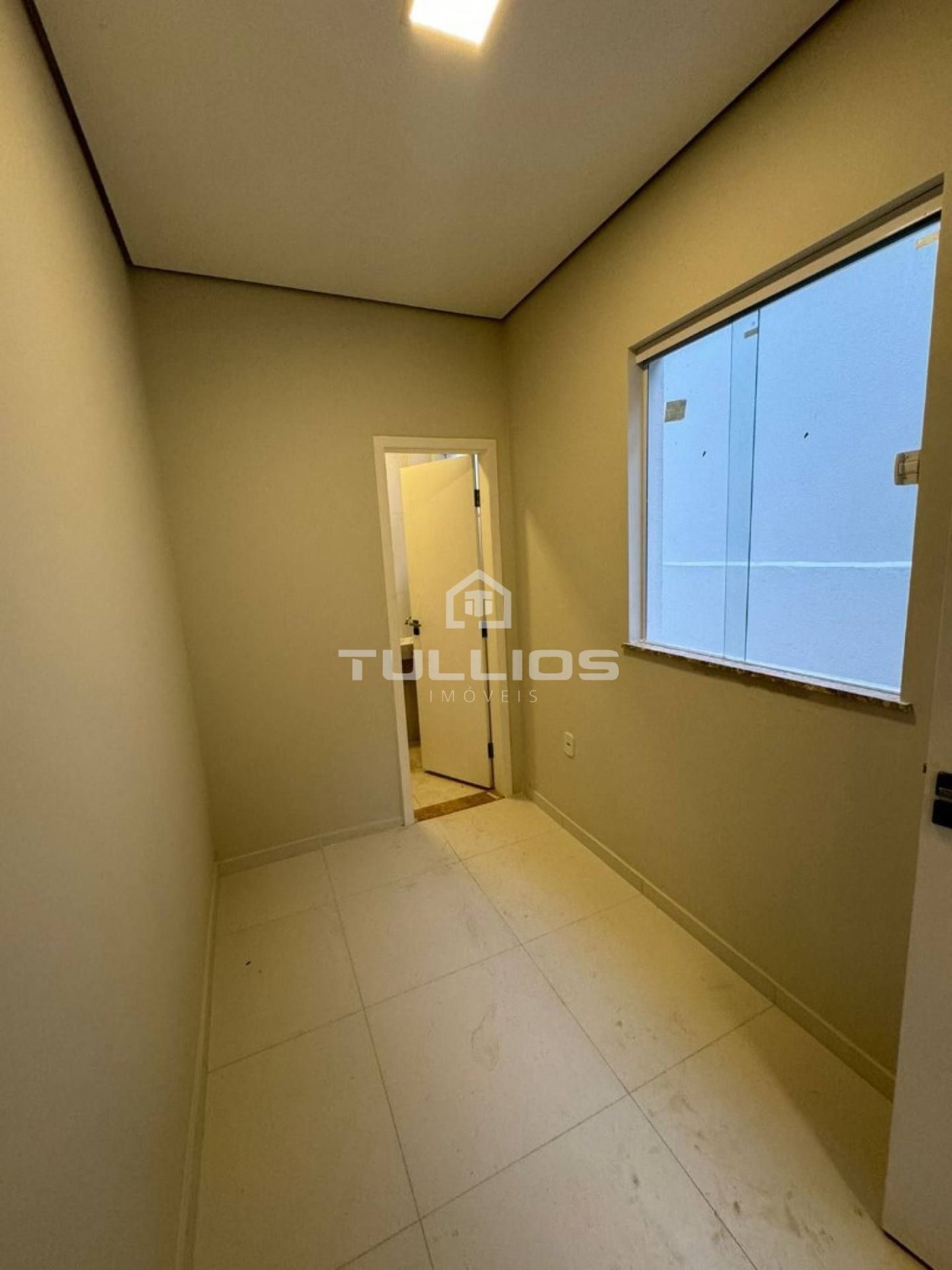 Venda - Casa com 4 suítes no Araçagy