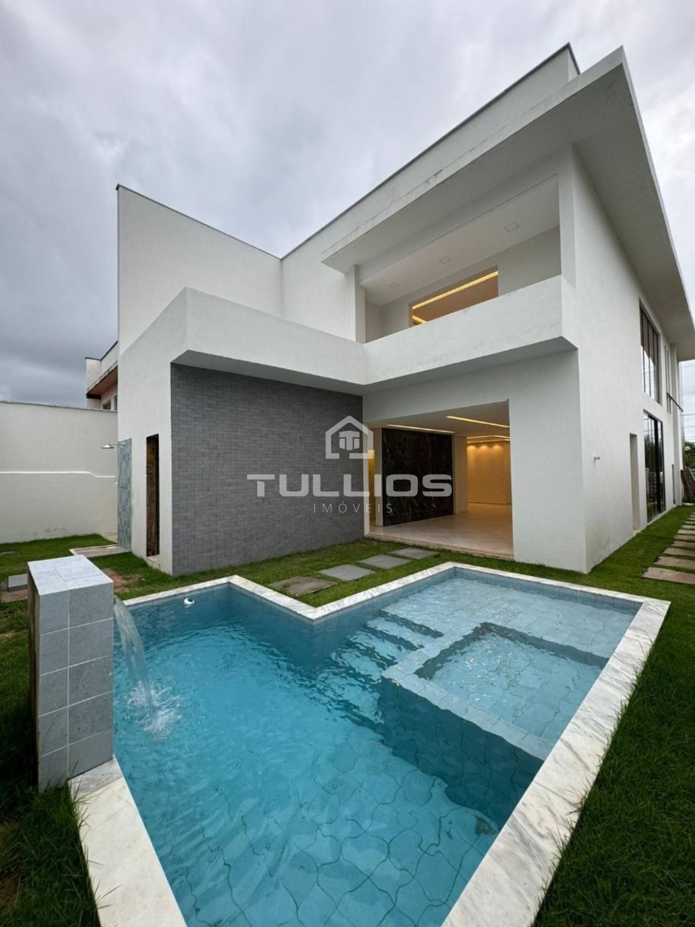 Venda - Casa com 4 suítes no Araçagy