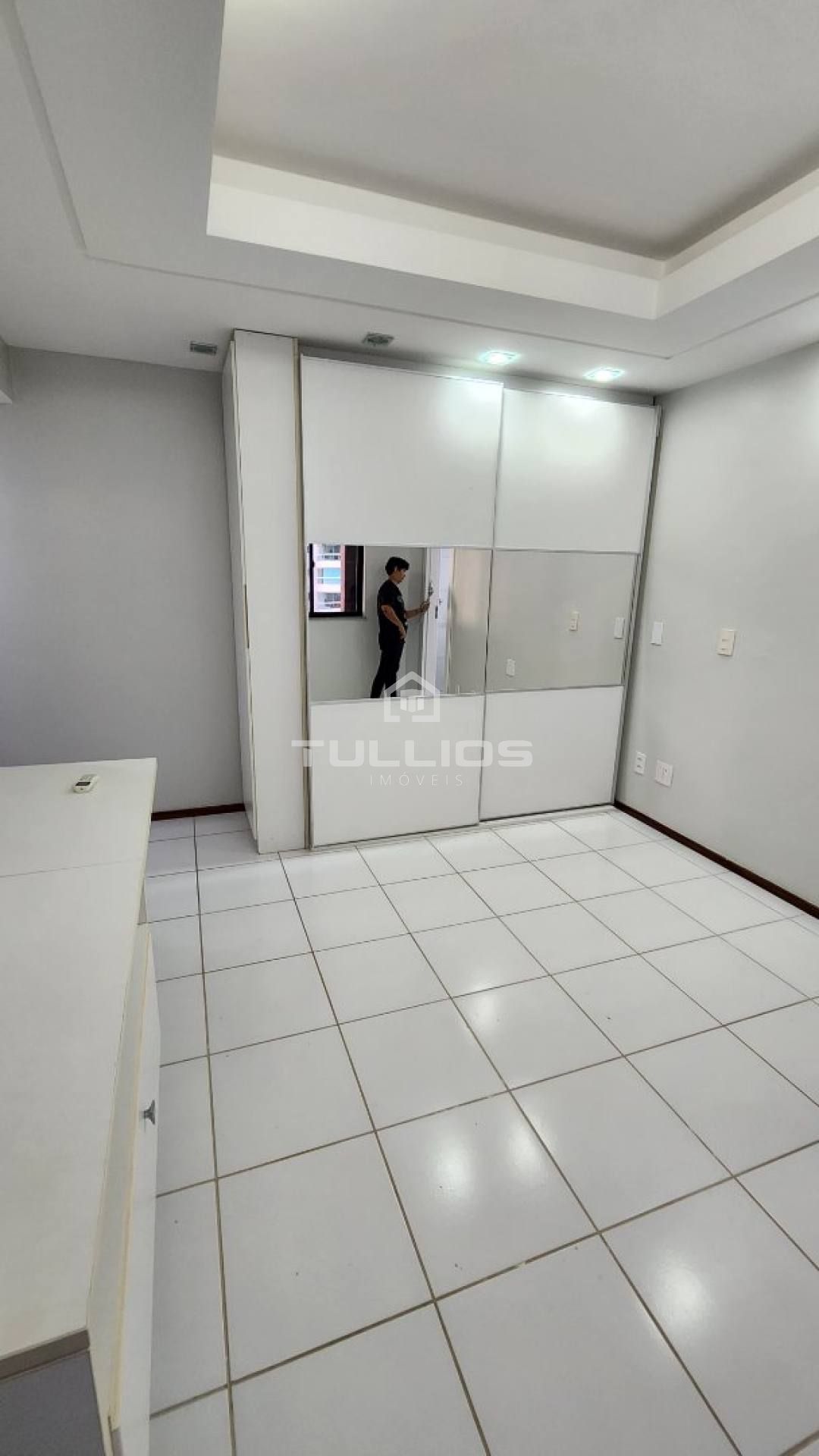 Venda - Apartamento com 4 suítes no Ponta D´Areia