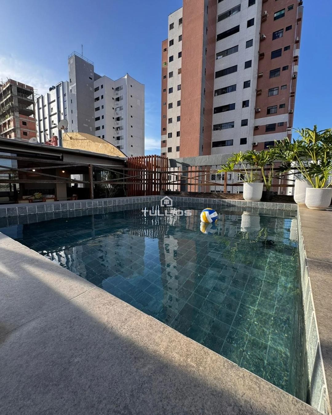 Cobertura à venda na Ponta D’Areia – Vista mar e lazer privativo