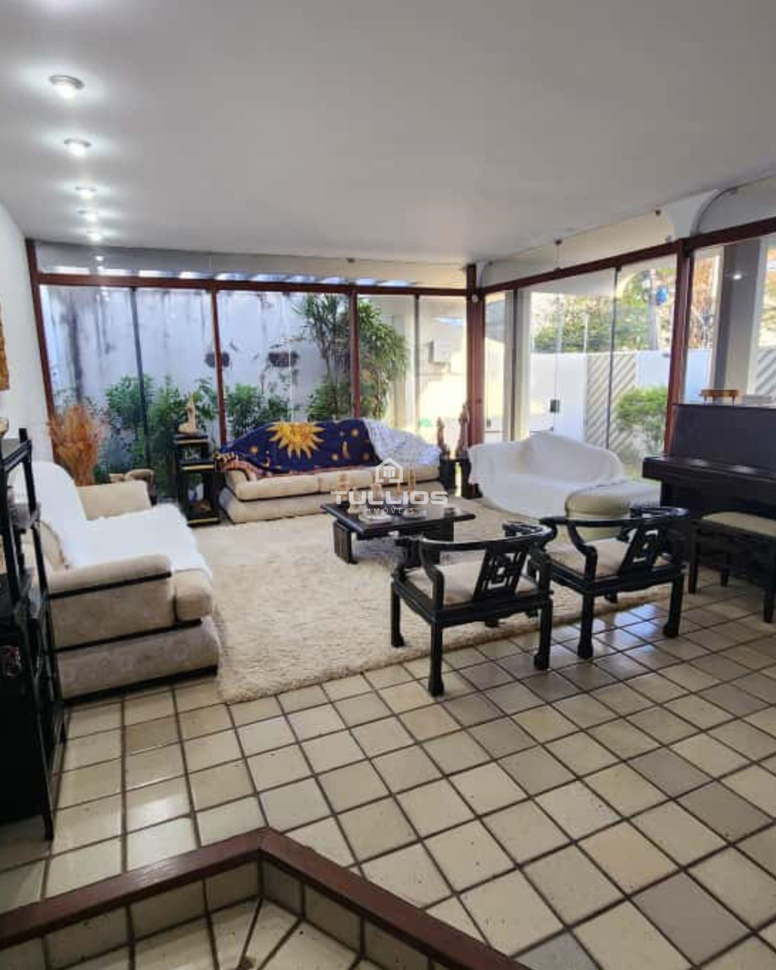 Casa à venda – Calhau