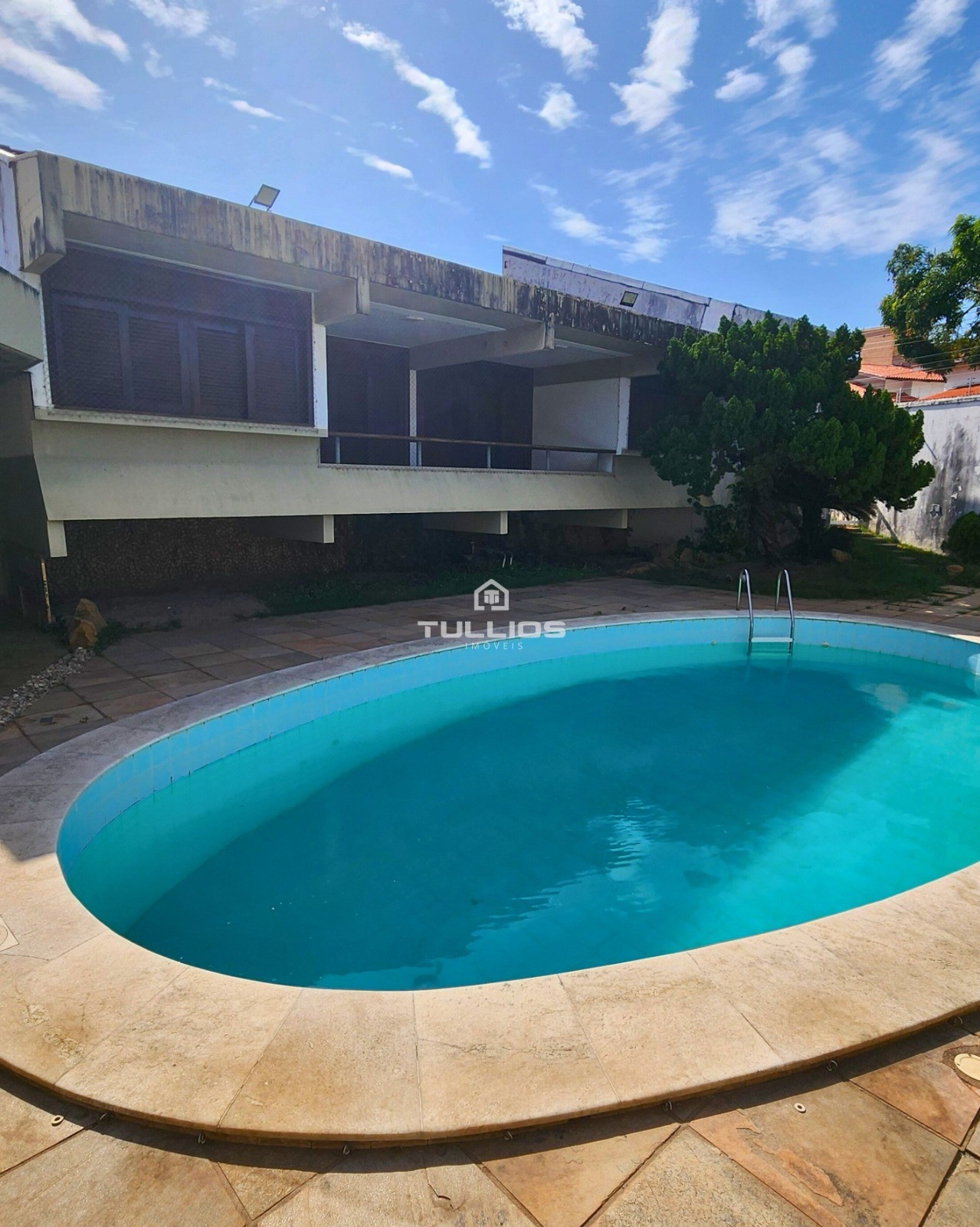 SUA CASA ESTÁ NO CALHAU!