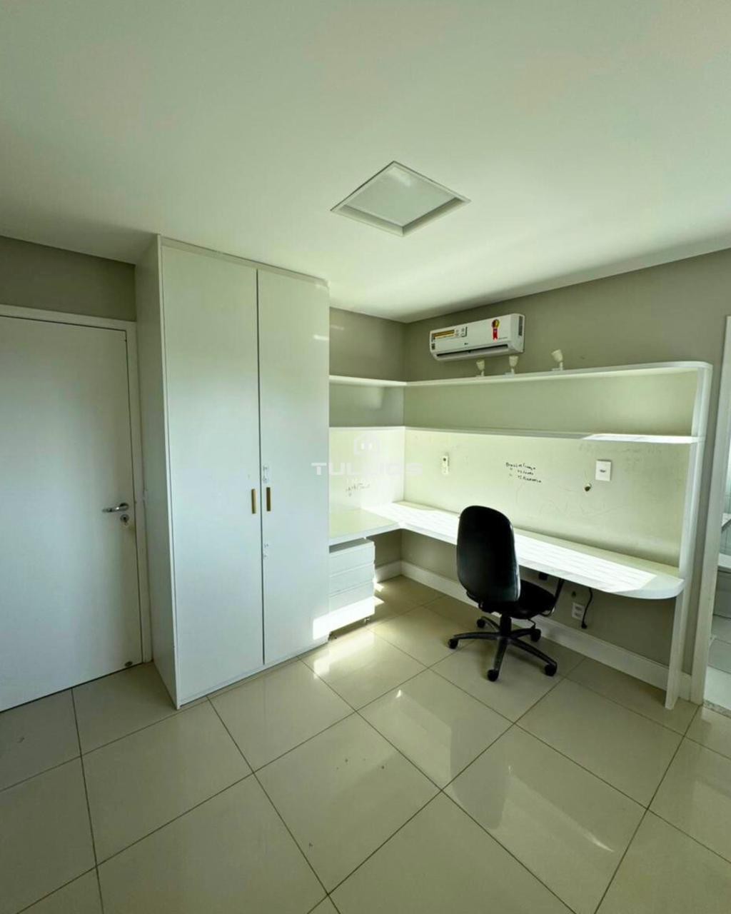 Apartamento de alto padrão, pronto pra morar, em uma das localizações mais desejadas da cidade.