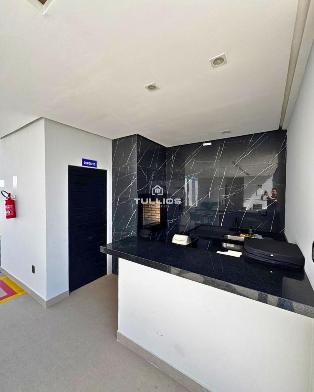 Casa moderna, ventilada e com lazer completo no Araçagy!