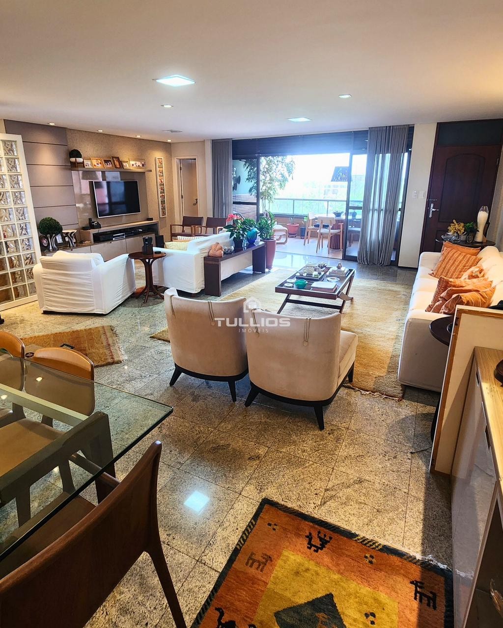 ALTO PADRÃO • ESPAÇO • SOFISTICAÇÃO