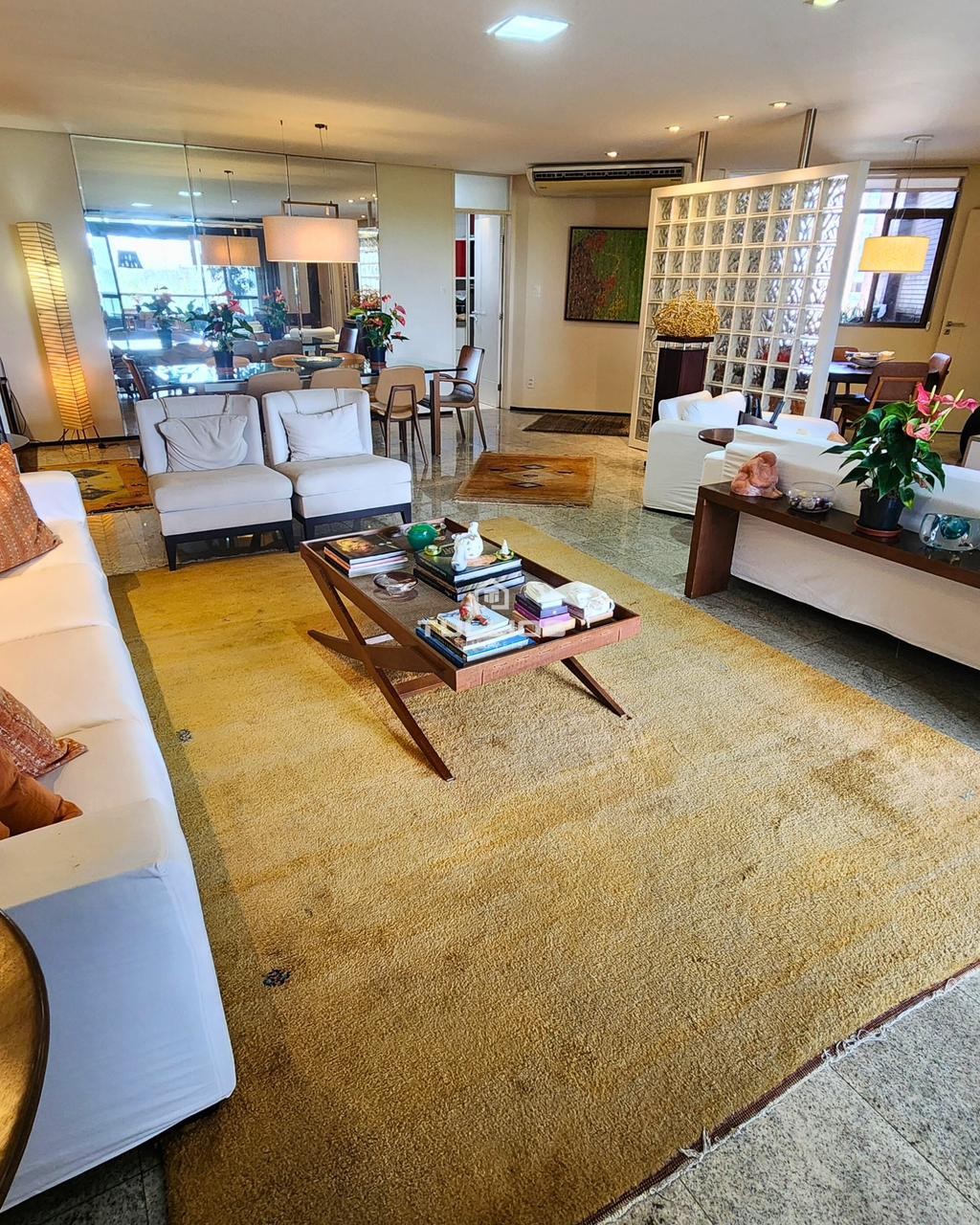 ALTO PADRÃO • ESPAÇO • SOFISTICAÇÃO