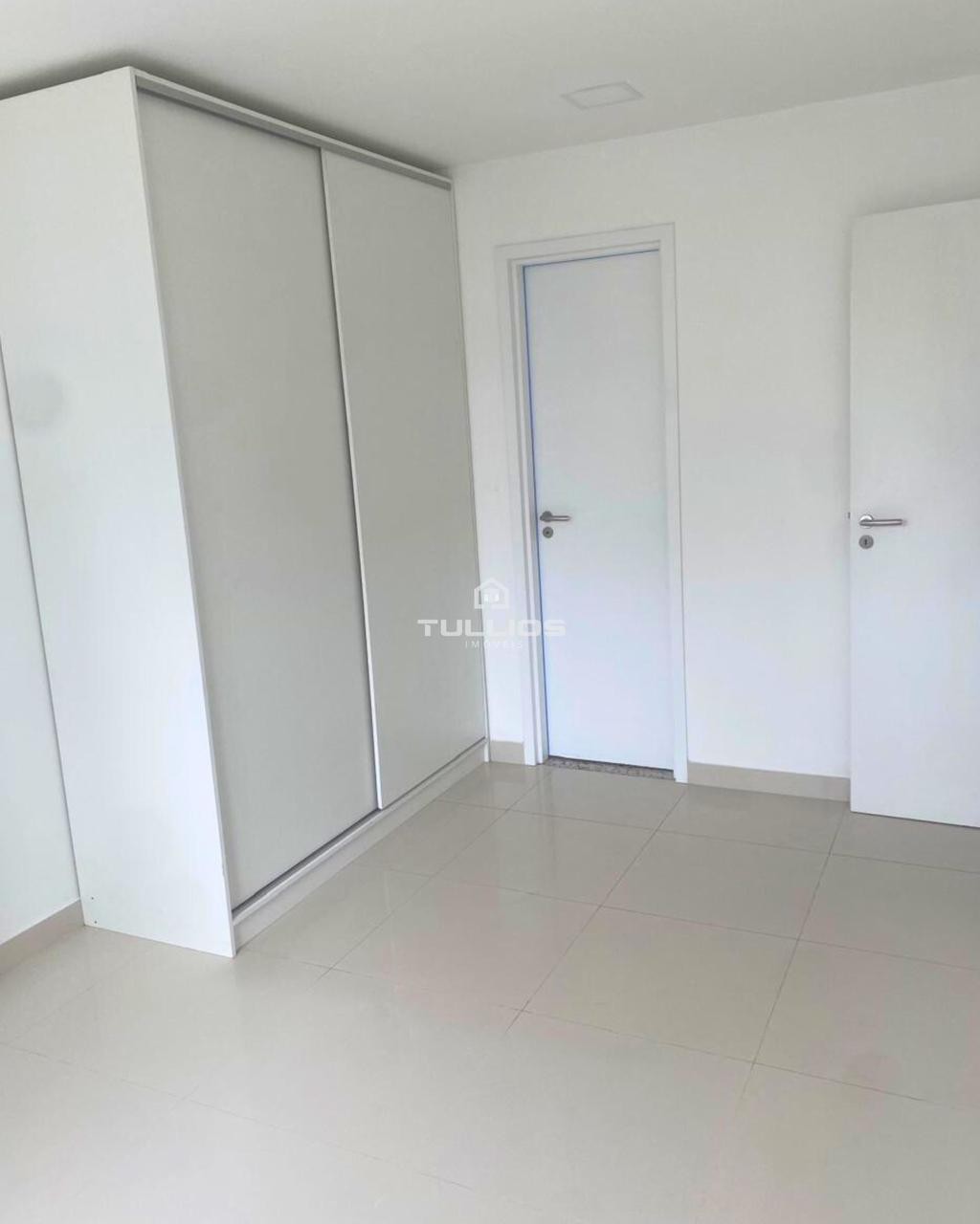 Excelente apartamento à venda na Av. dos Holandeses: