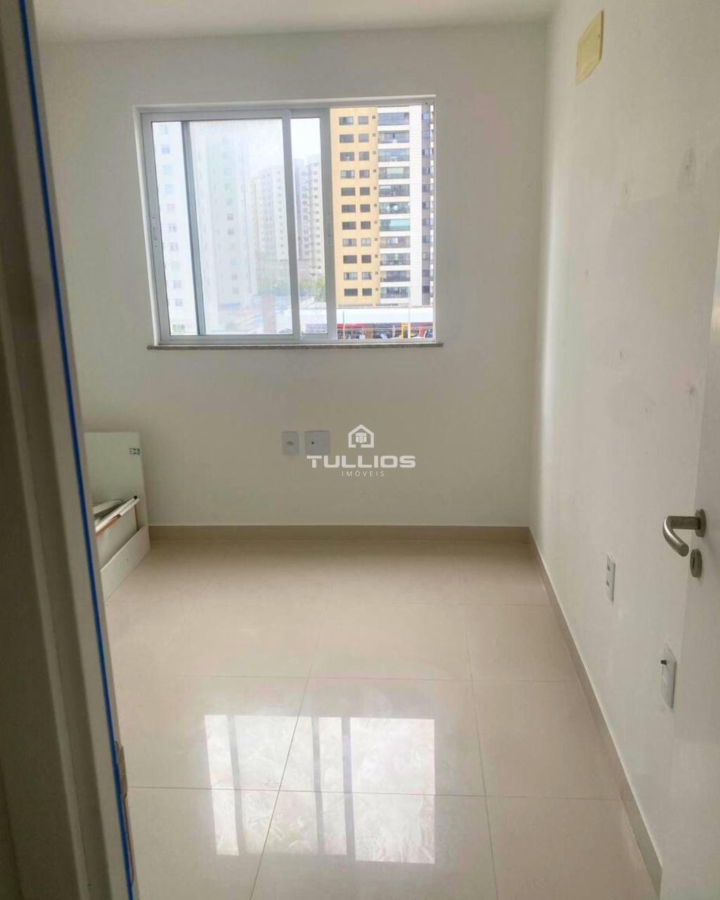 Excelente apartamento à venda na Av. dos Holandeses: