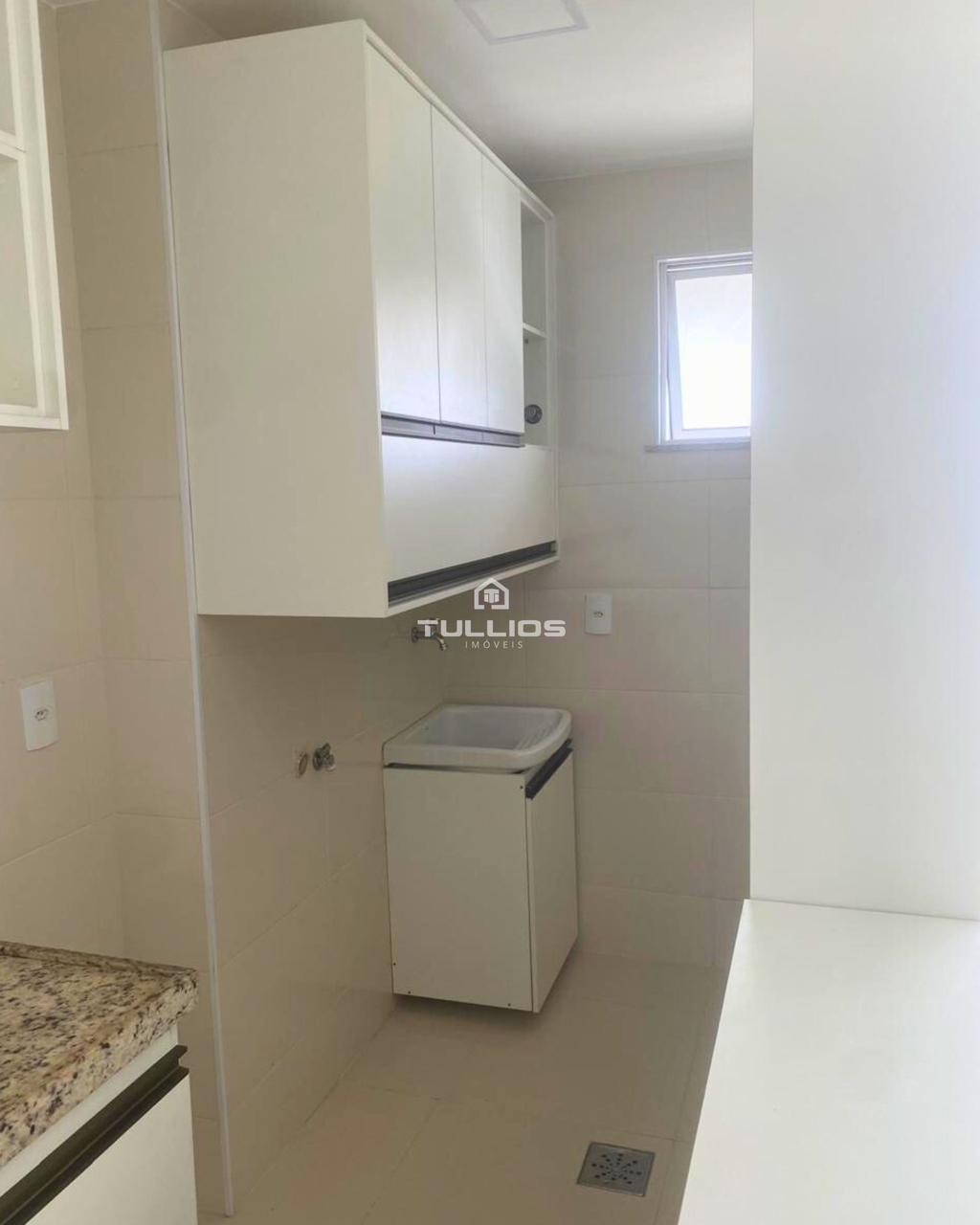 Excelente apartamento à venda na Av. dos Holandeses: