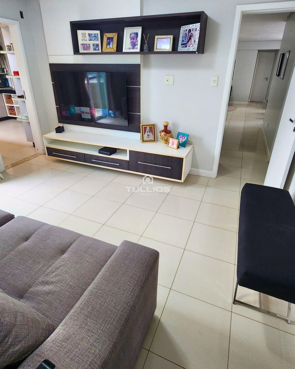Apartamento na Ponta do Farol, com localização privilegiada e um padrão de conforto que impressiona.