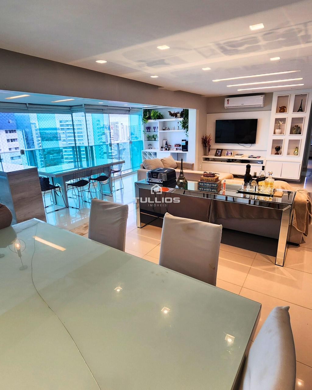 Vista de tirar o fôlego, andar alto e o padrão de conforto que você procura, na Ponta da Areia: