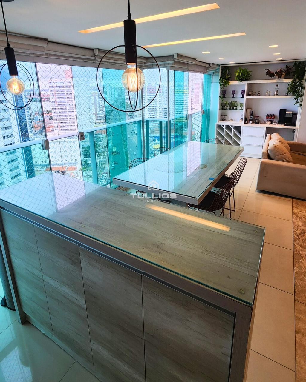 Vista de tirar o fôlego, andar alto e o padrão de conforto que você procura, na Ponta da Areia: