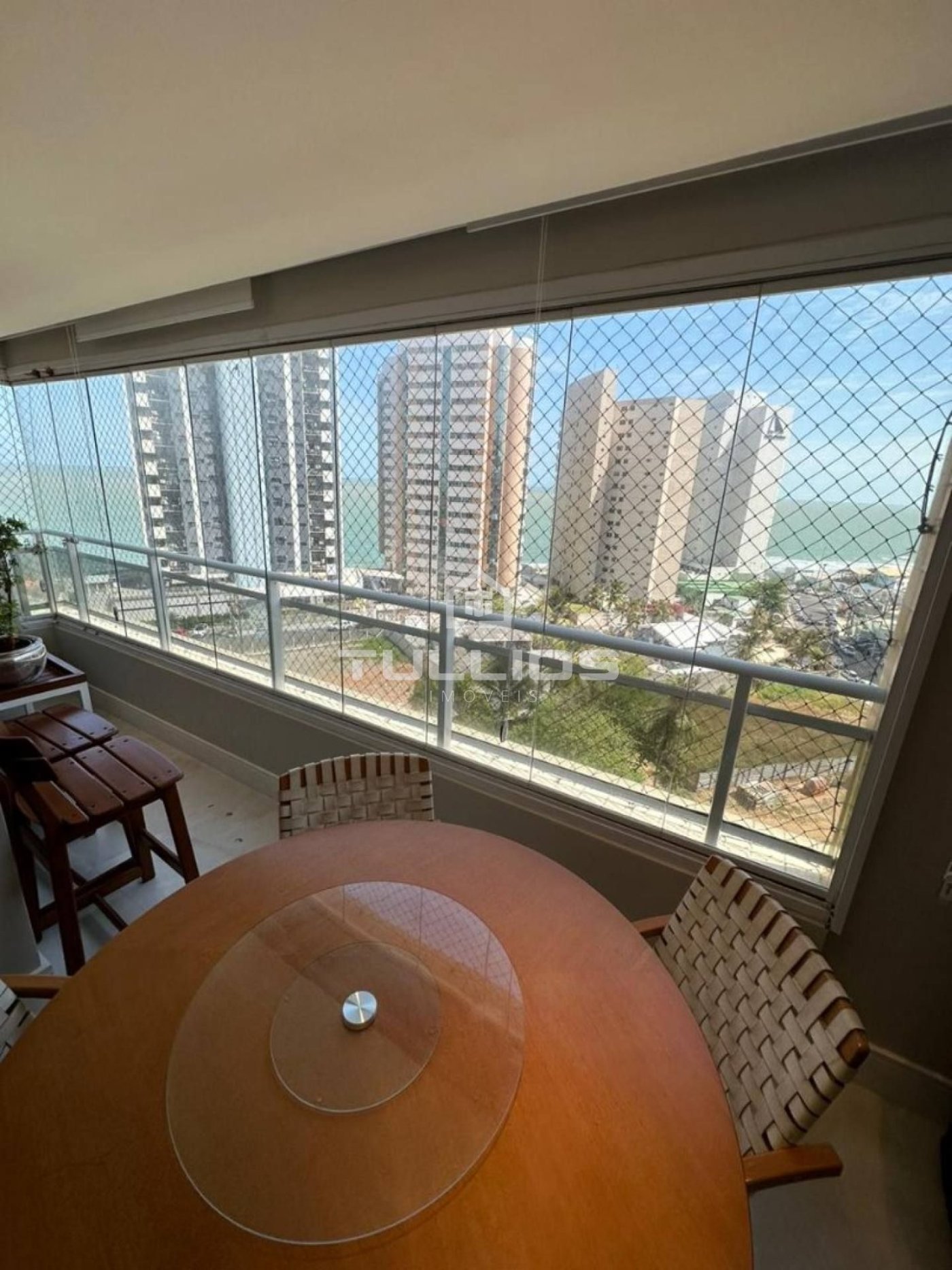 Venda - Apartamento com 3 suítes na Ponta do Farol