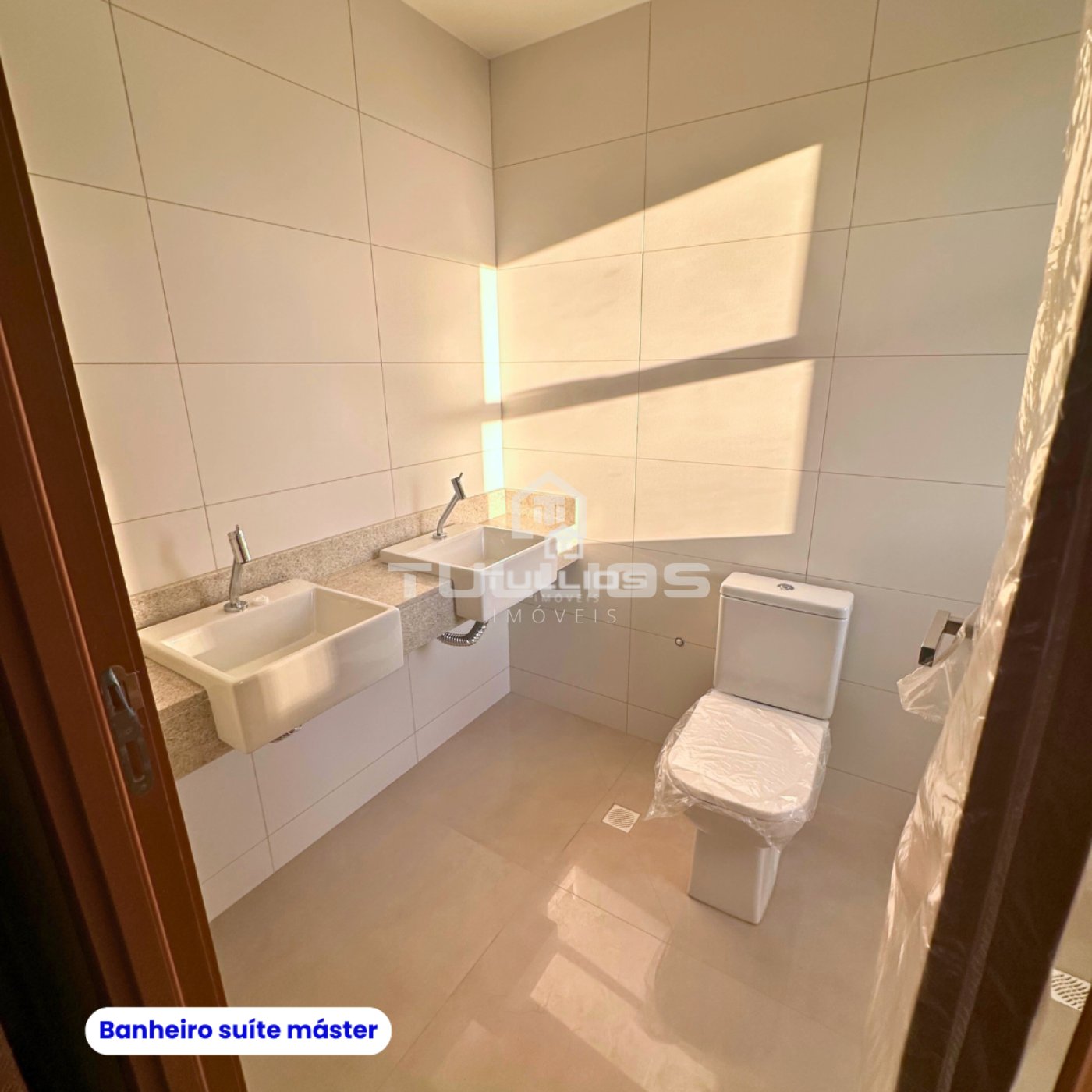 Venda- apartamento com 3 suítes na Ponta do Farol