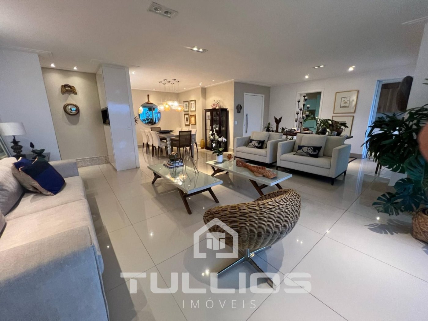 Viva o horizonte infinito: Apartamento de Luxo com Vista Eterna para o Mar!