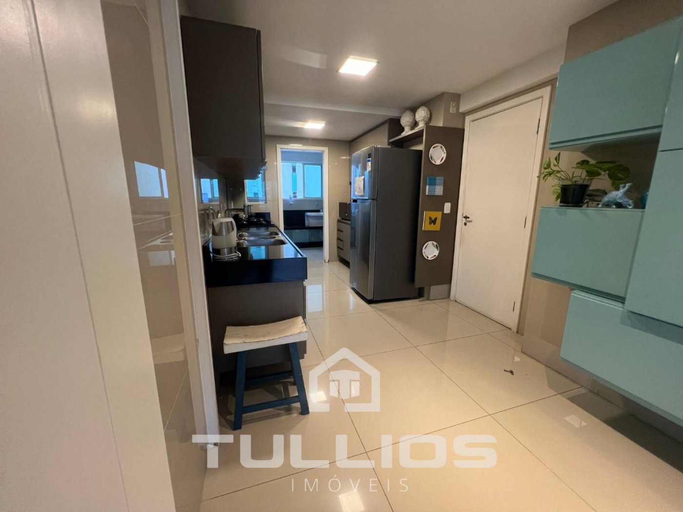 Viva o horizonte infinito: Apartamento de Luxo com Vista Eterna para o Mar!