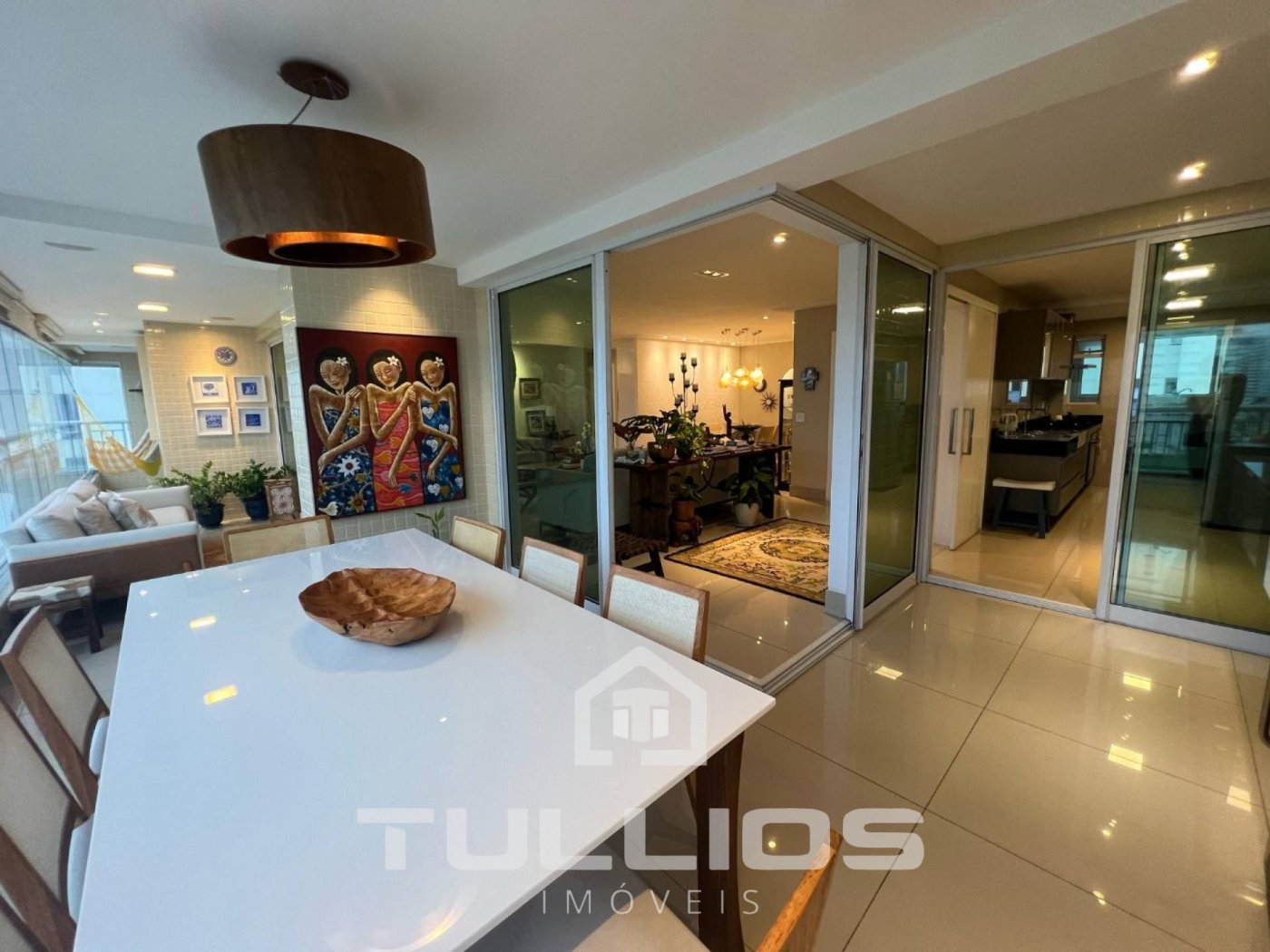 Viva o horizonte infinito: Apartamento de Luxo com Vista Eterna para o Mar!