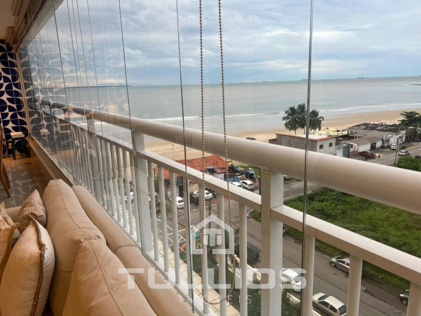 Viva o horizonte infinito: Apartamento de Luxo com Vista Eterna para o Mar!