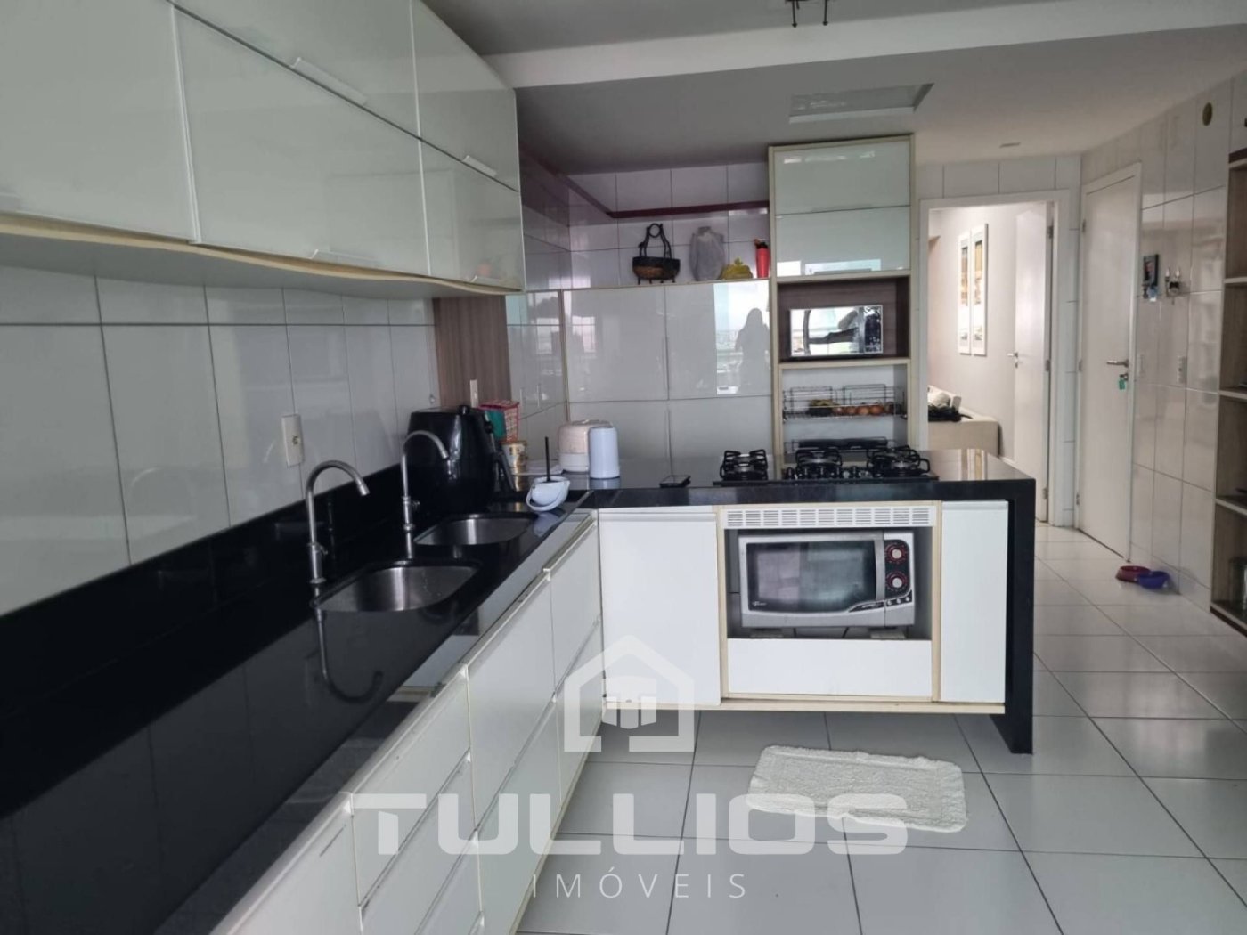 Viva com Luxo e Conforto à Beira-Mar: Apartamento de 299m² na Ponta D´Farol