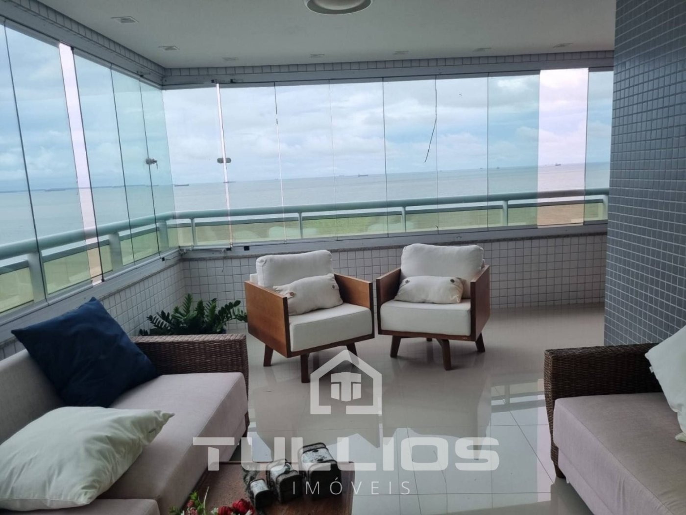 Viva com Luxo e Conforto à Beira-Mar: Apartamento de 299m² na Ponta D´Farol