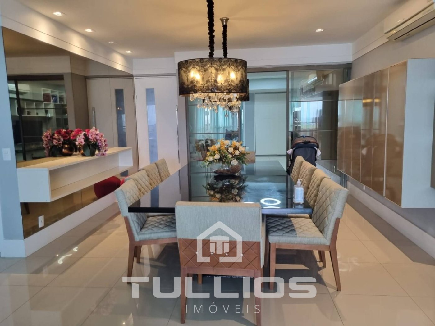 Viva com Luxo e Conforto à Beira-Mar: Apartamento de 299m² na Ponta D´Farol