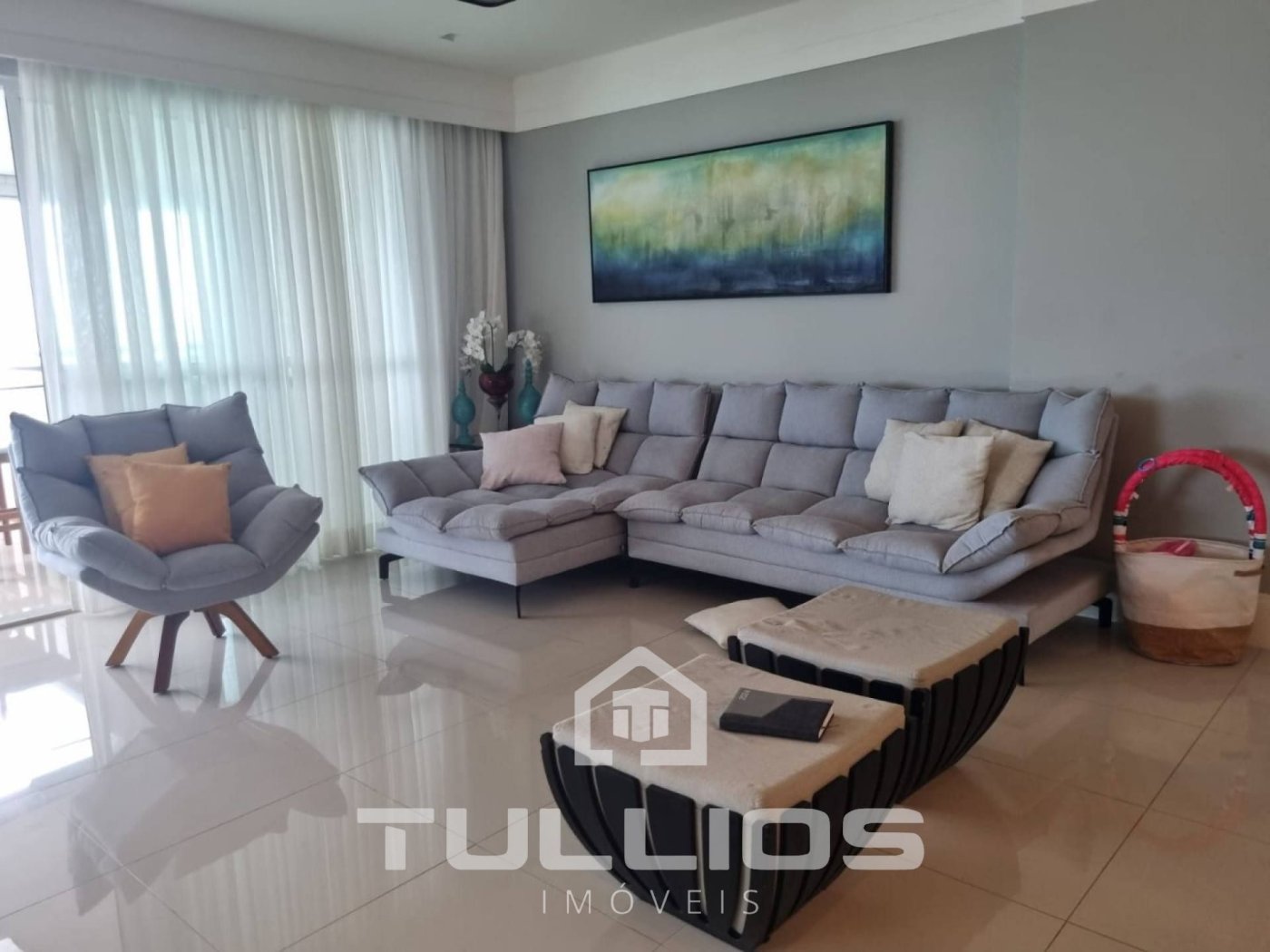 Viva com Luxo e Conforto à Beira-Mar: Apartamento de 299m² na Ponta D´Farol